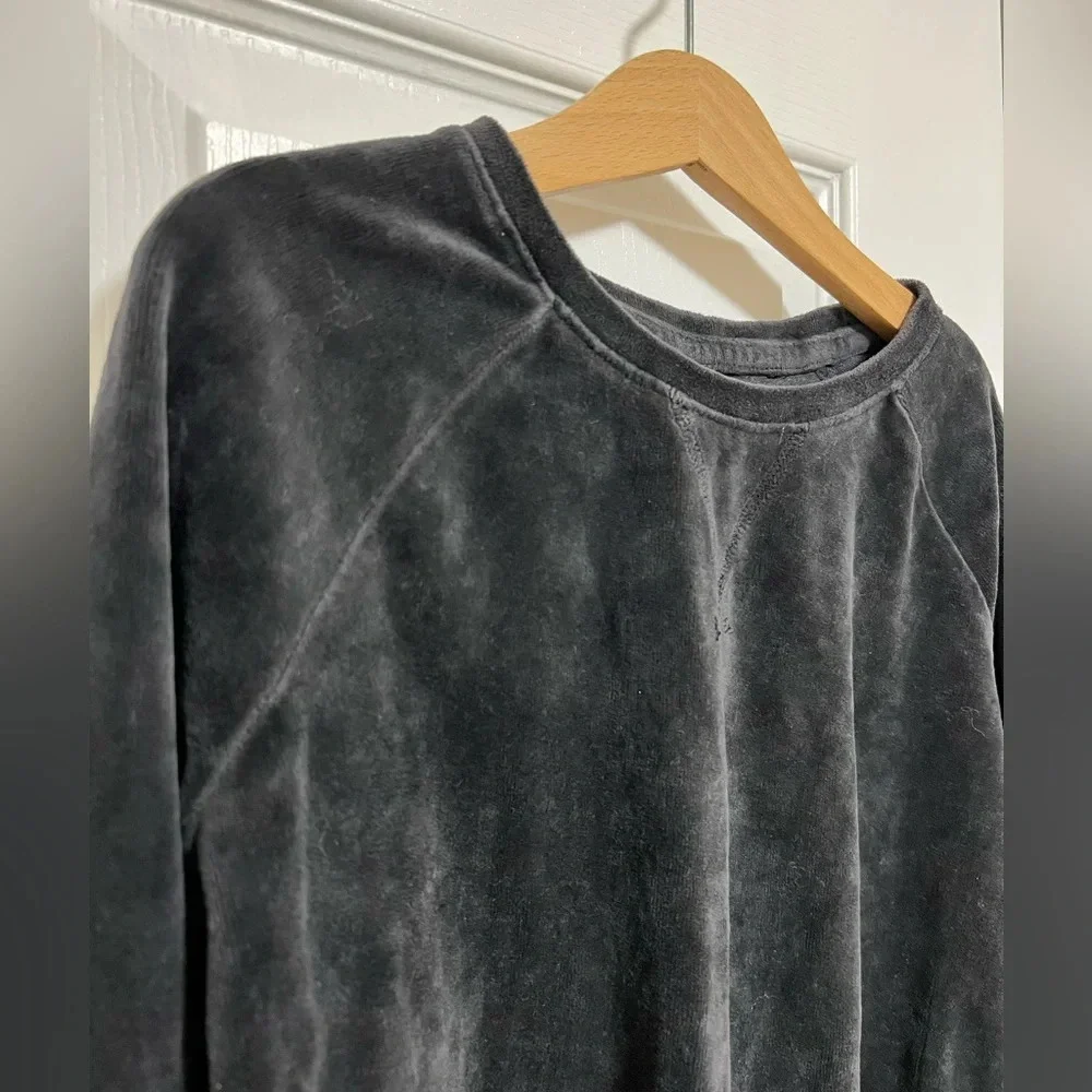 Old Navy Kids Set of two Black Velvet Sweatshirt Size M (8)